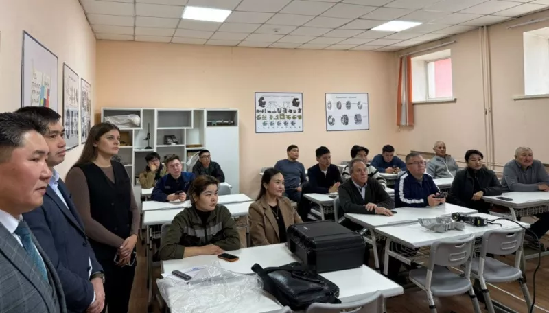 Студенты и преподаватели Карагандинского машиностроительного колледжа на семинаре KERWAN по 3D-сканированию